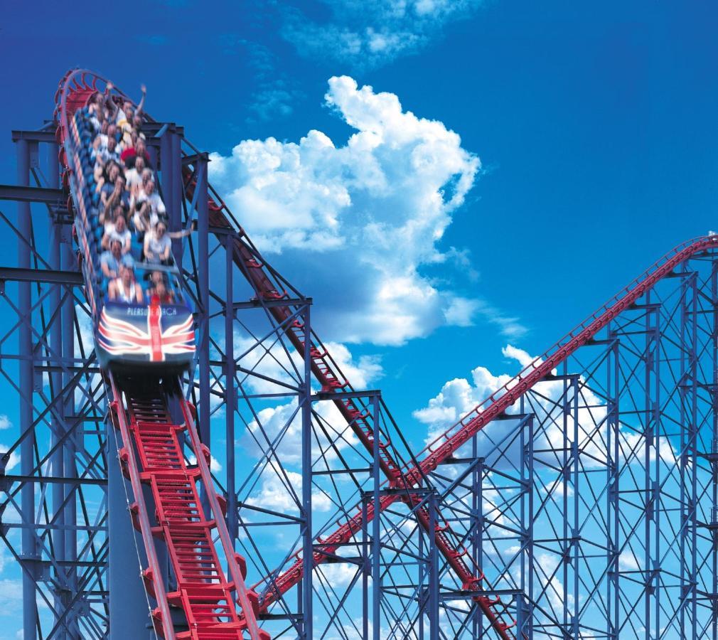 Boulevard Hotel Blackpool Exterior foto The UK's first roller coaster, The Great Stinger
