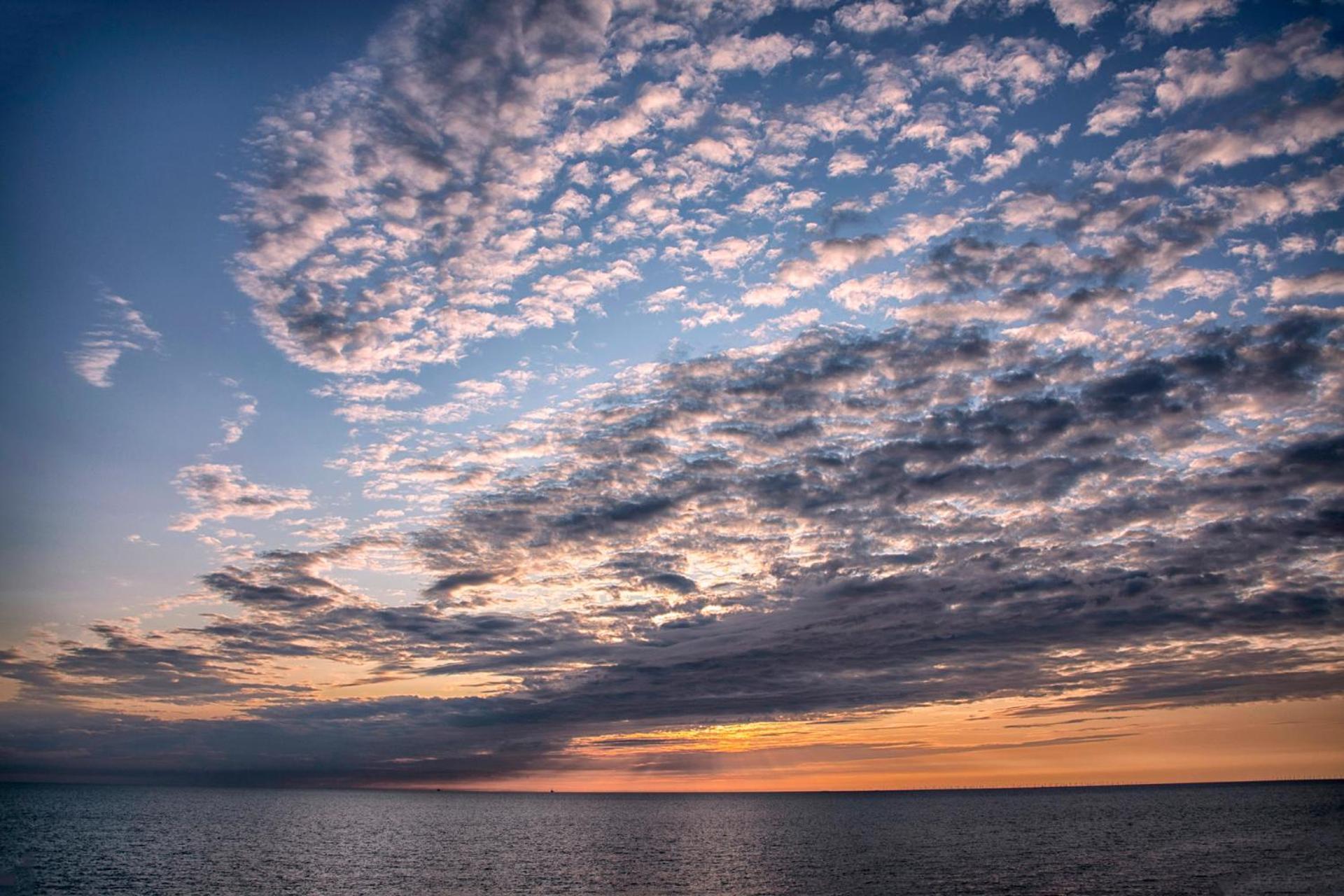 Boulevard Hotel Blackpool Exterior foto Sunset over the Atlantic Ocean